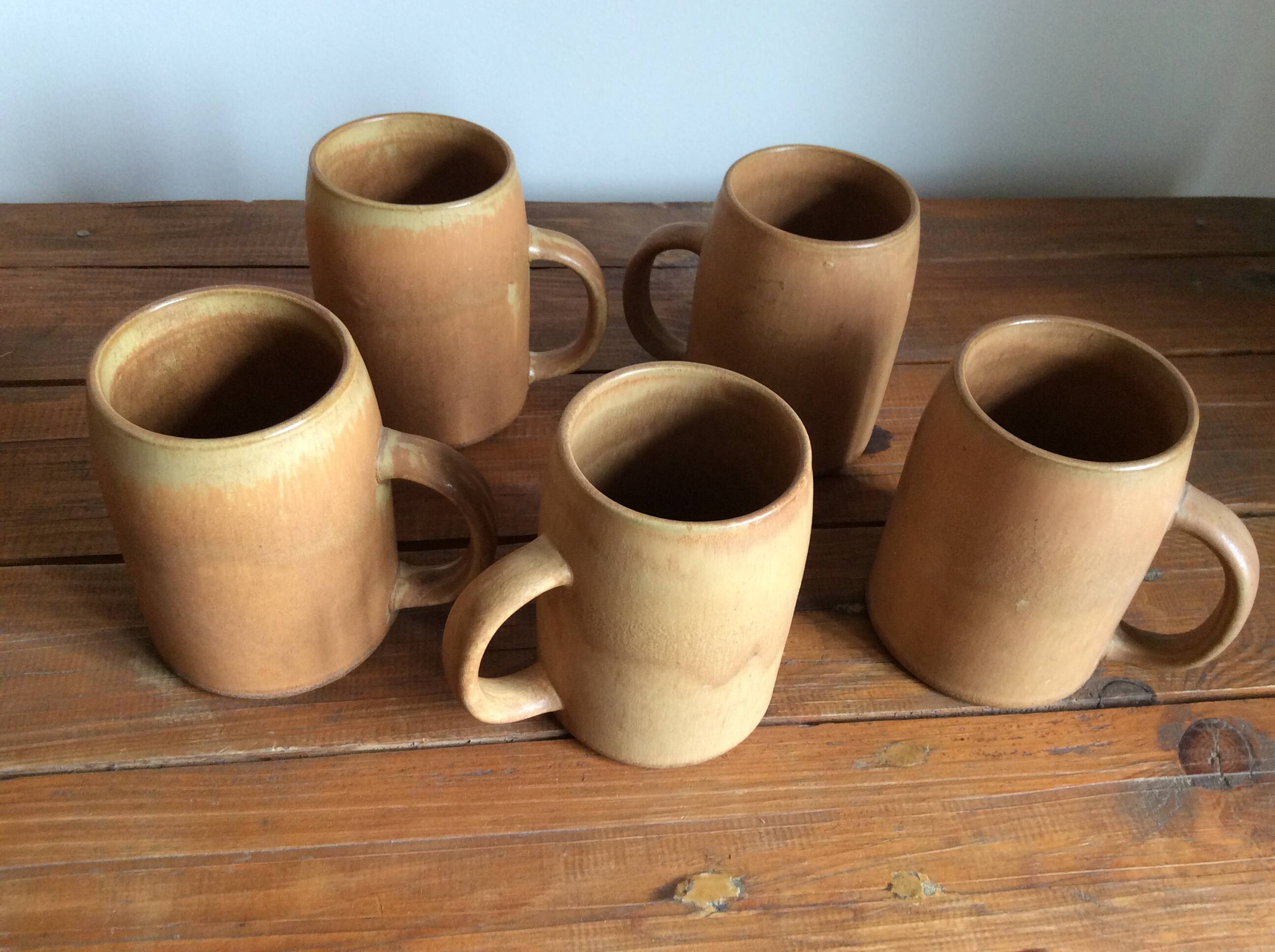 5 stoneware mugs