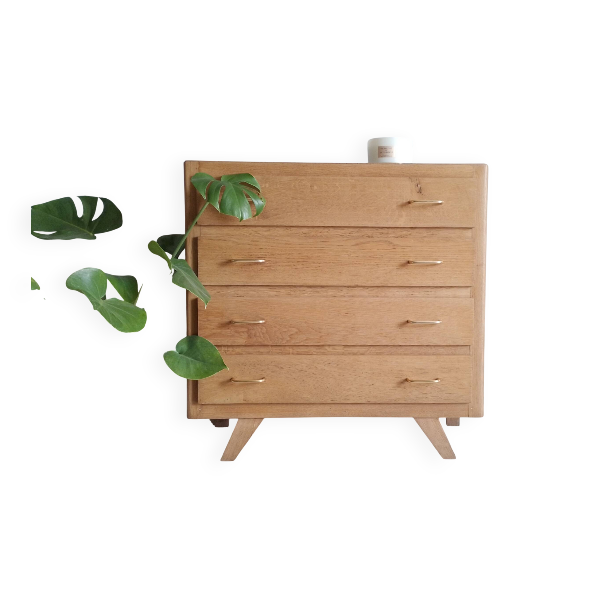 Oak chest of drawers