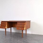 Bureau exécutif en teck danois des années 1960.