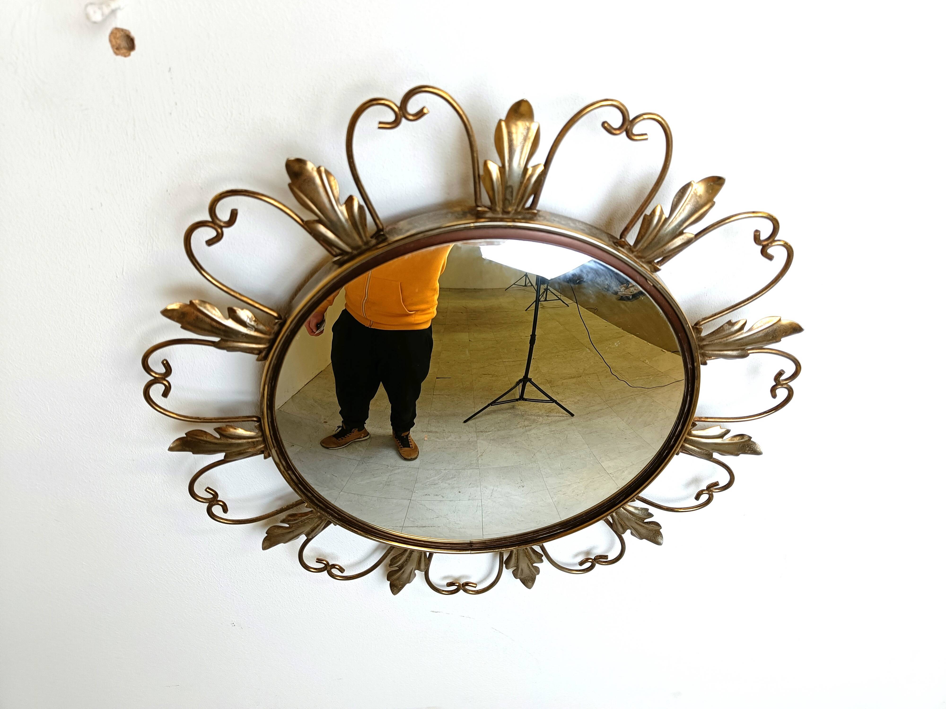 Miroir vintage en laiton à motif soleil des années 1960
