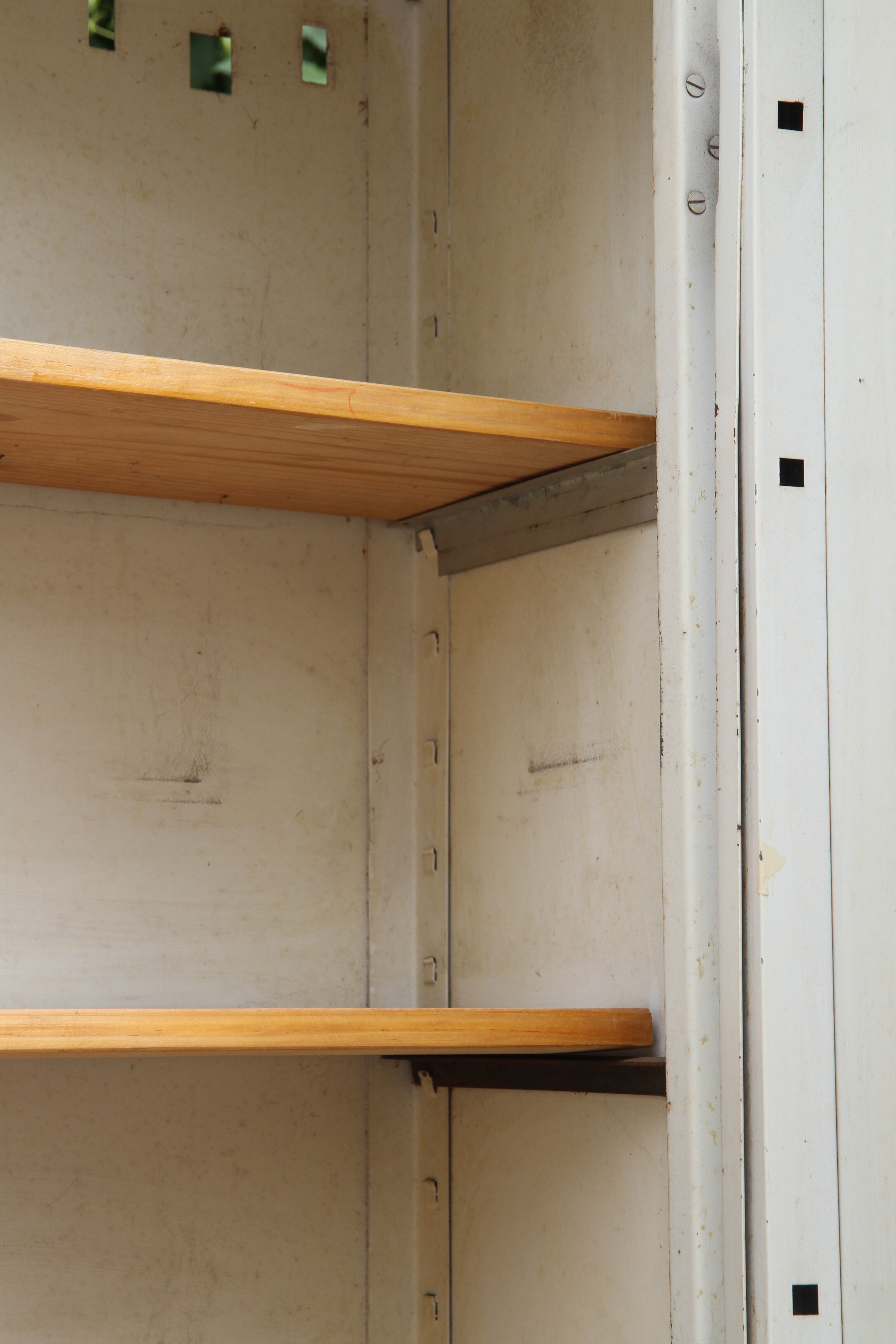 Metal infirmary cabinet from the 1950s