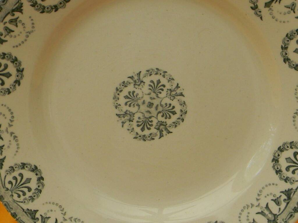 CHOISY LE ROI earthenware footed bowl. Iéna model.
