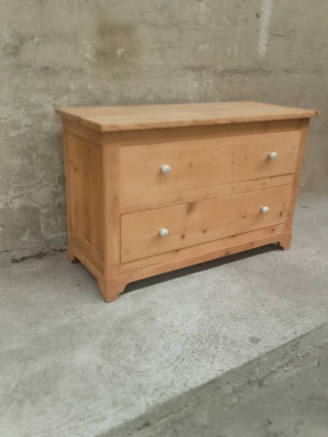 Chest of drawers