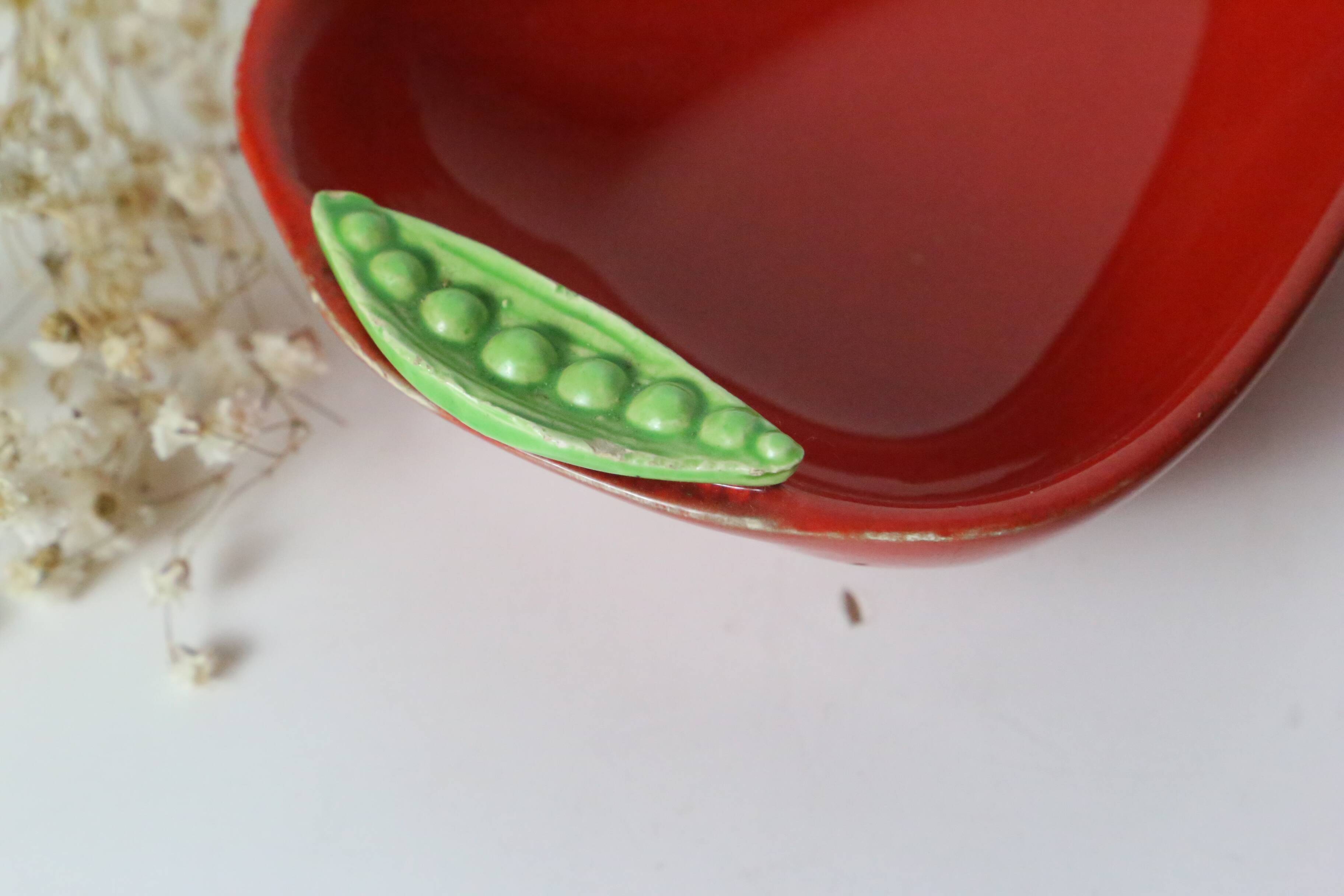 Pair of Saint Clément barbotine dishes