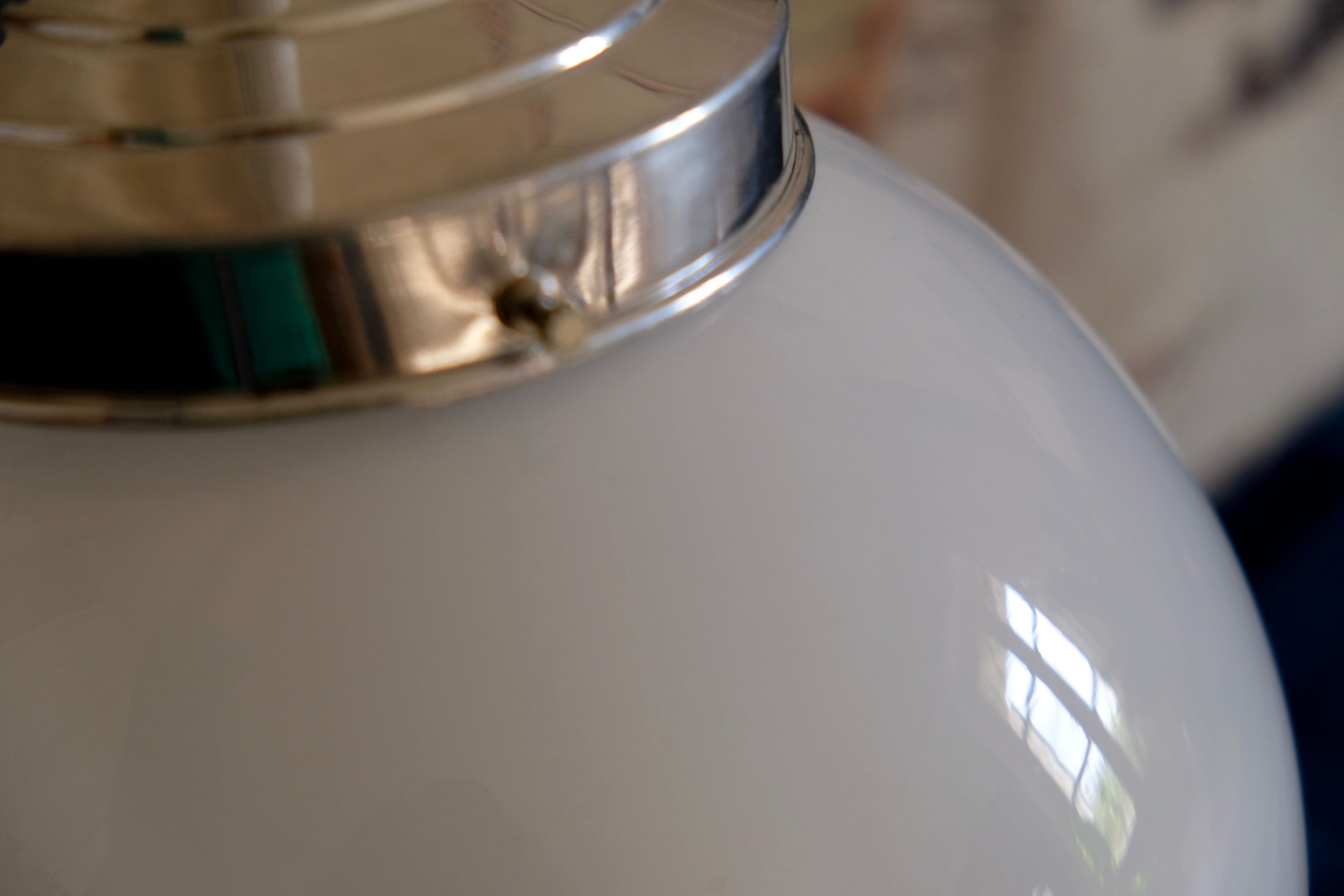 Hanging globe opaline 20s