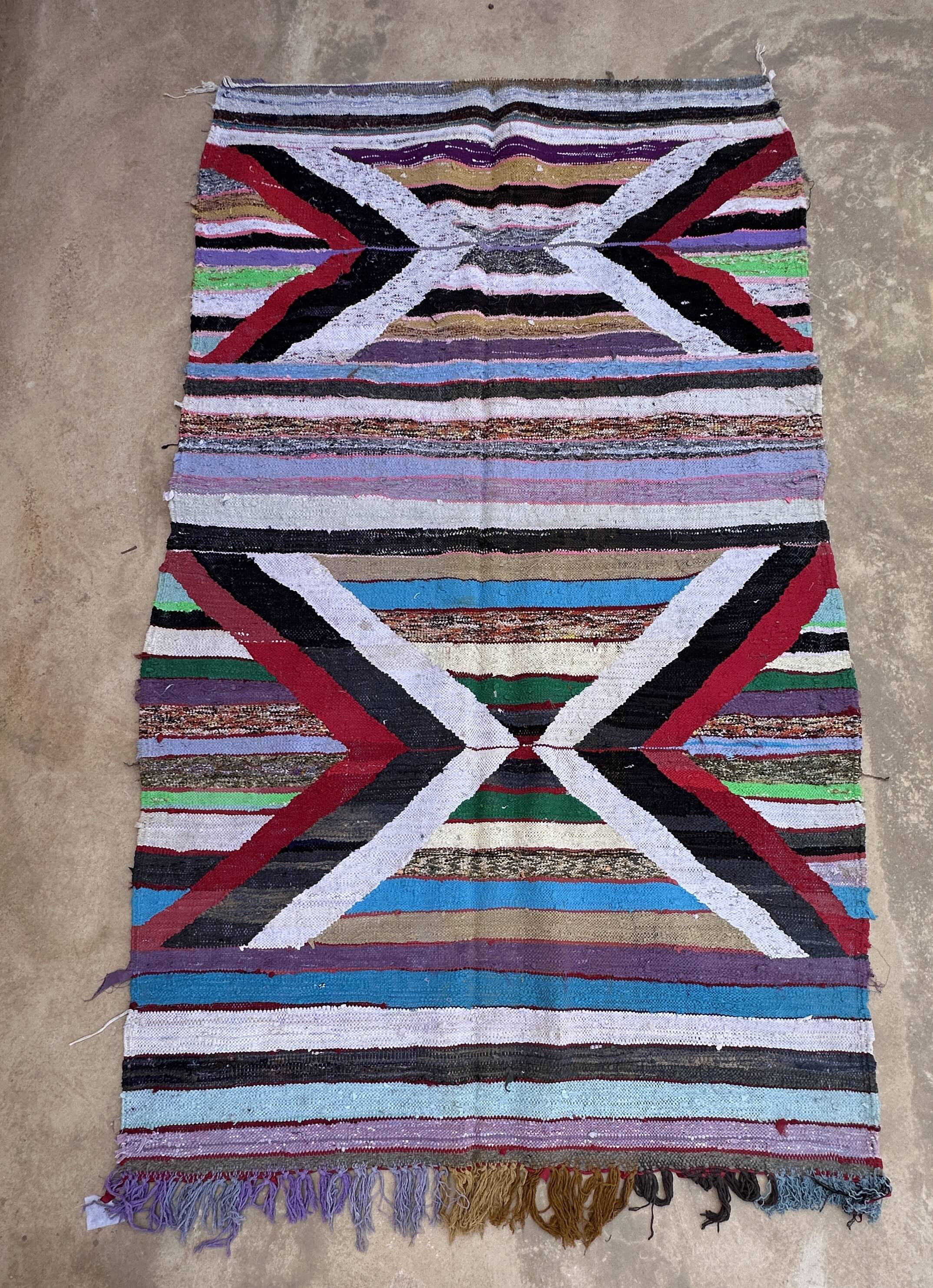 Colorful Moroccan rug - 164 x 275 cm