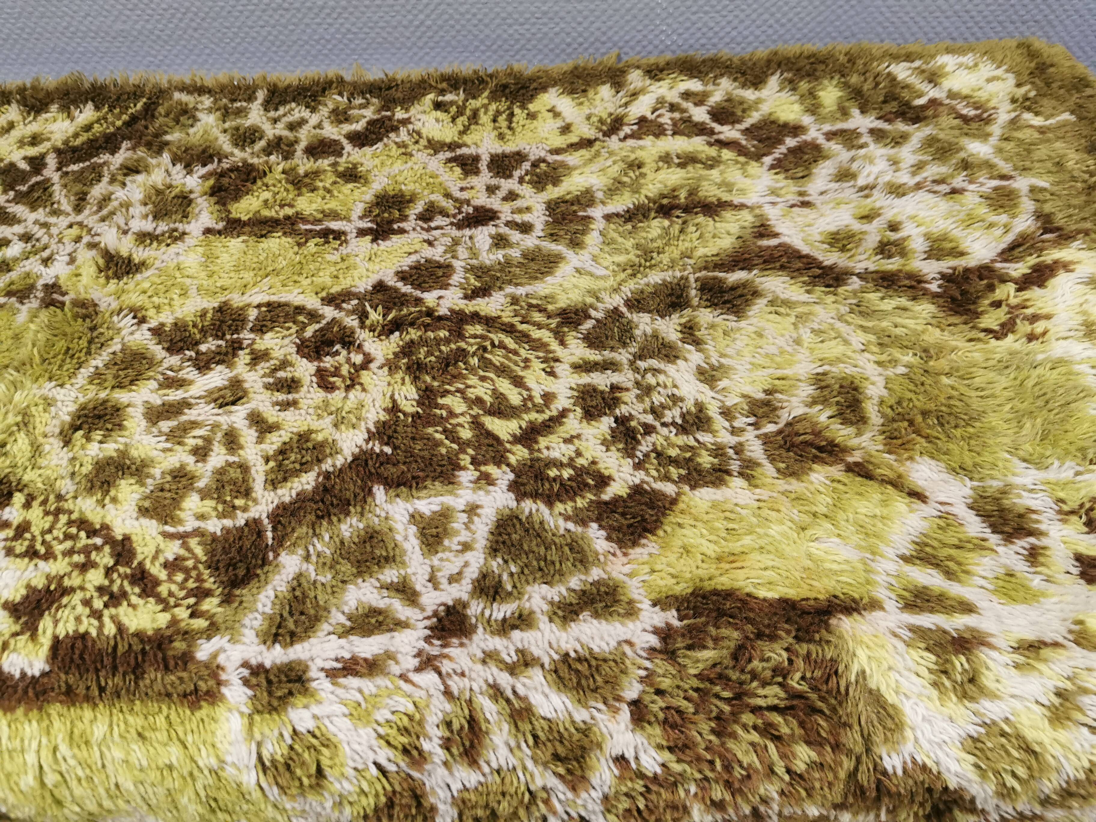 Swedish wool rya rug. Estimated from the 1970-80s.