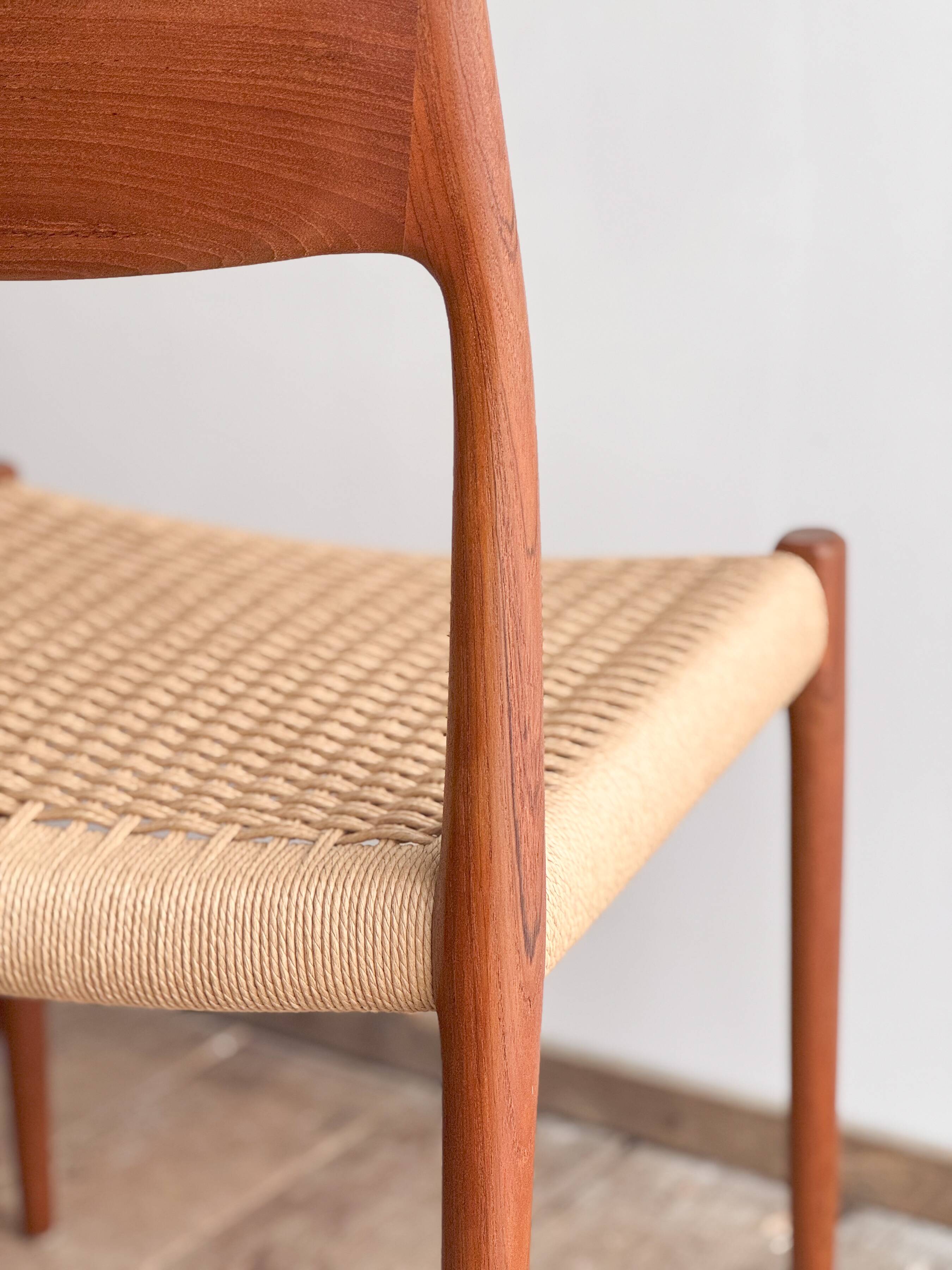 Chaises danoises en teck Mid-Century par Niels O. Møller # 77, set de 8