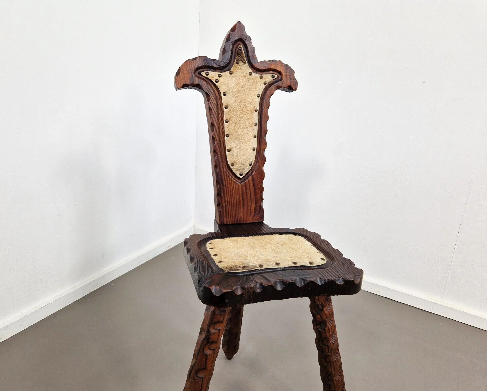 Spanish tripod stool | Cow hide