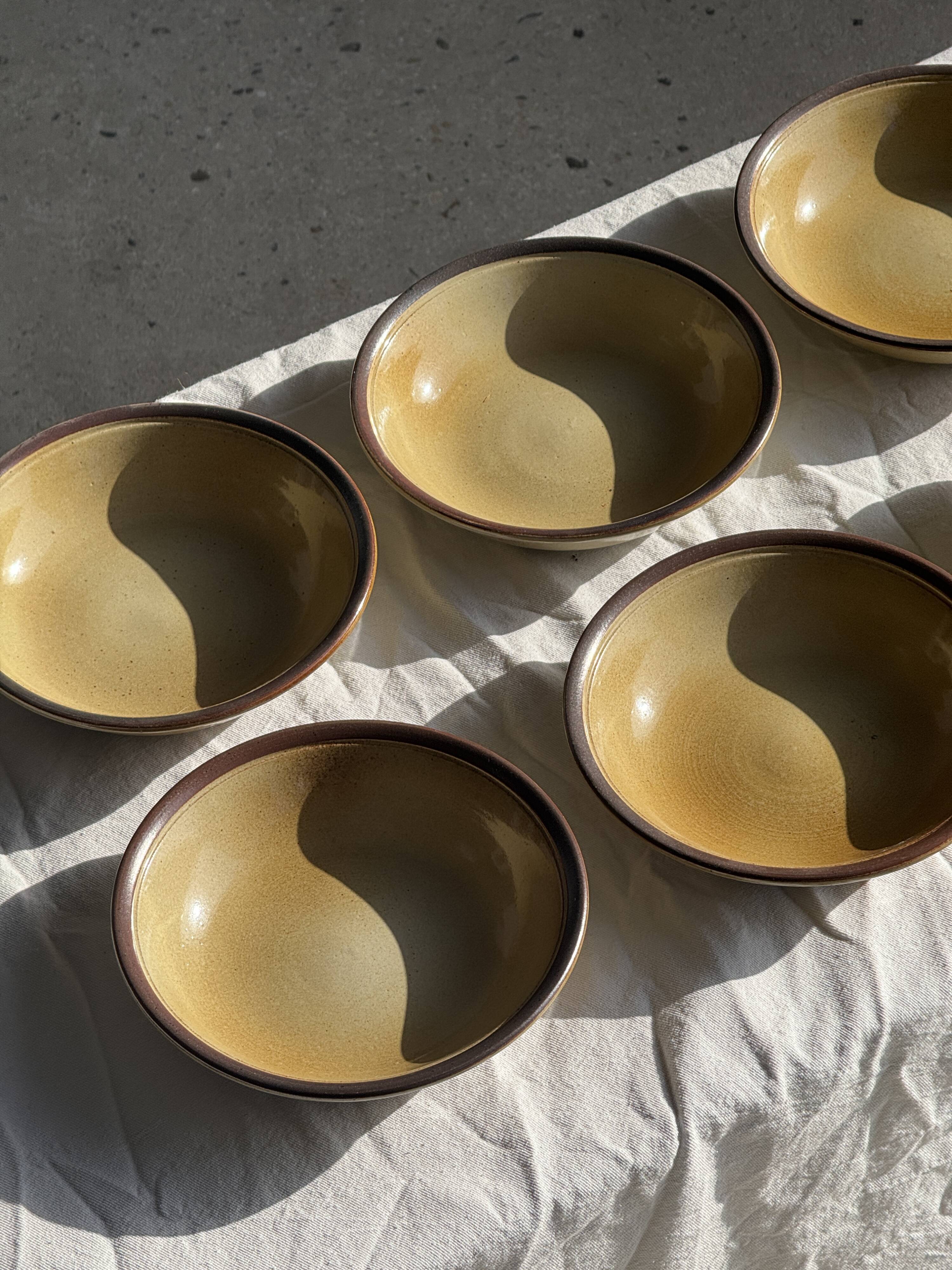 Set of 8 brown-rimmed stoneware deep plates Atelier Saint Simon D19.5