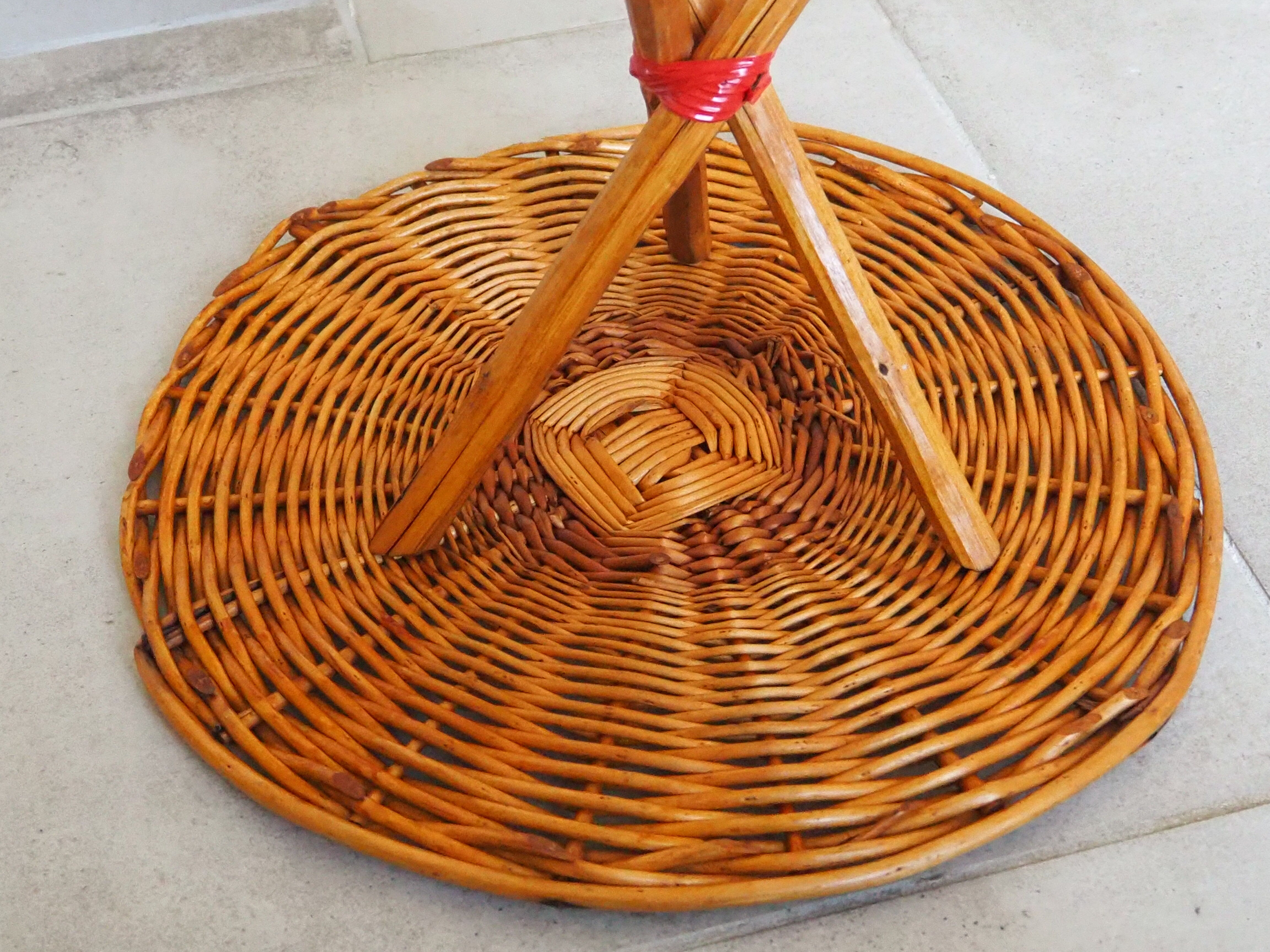 Bolster / pedestal table in tripod rattan 1960s-1970s