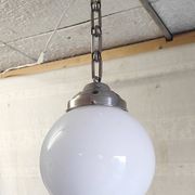 Suspension Bauhaus globe opaline diam. 20 cm - années 30
