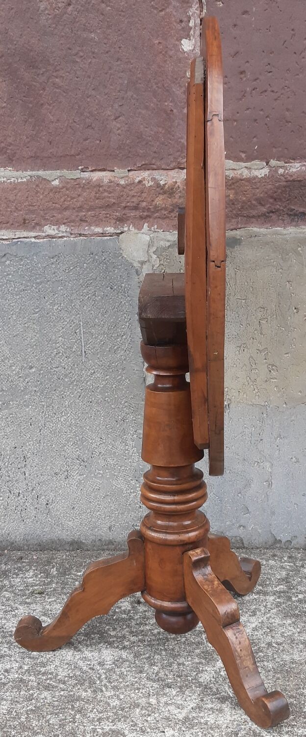 Guéridon "Fleur de Lys"