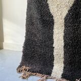 Ancient Berber rug in ecru and black violet, 100% pure virgin wool.