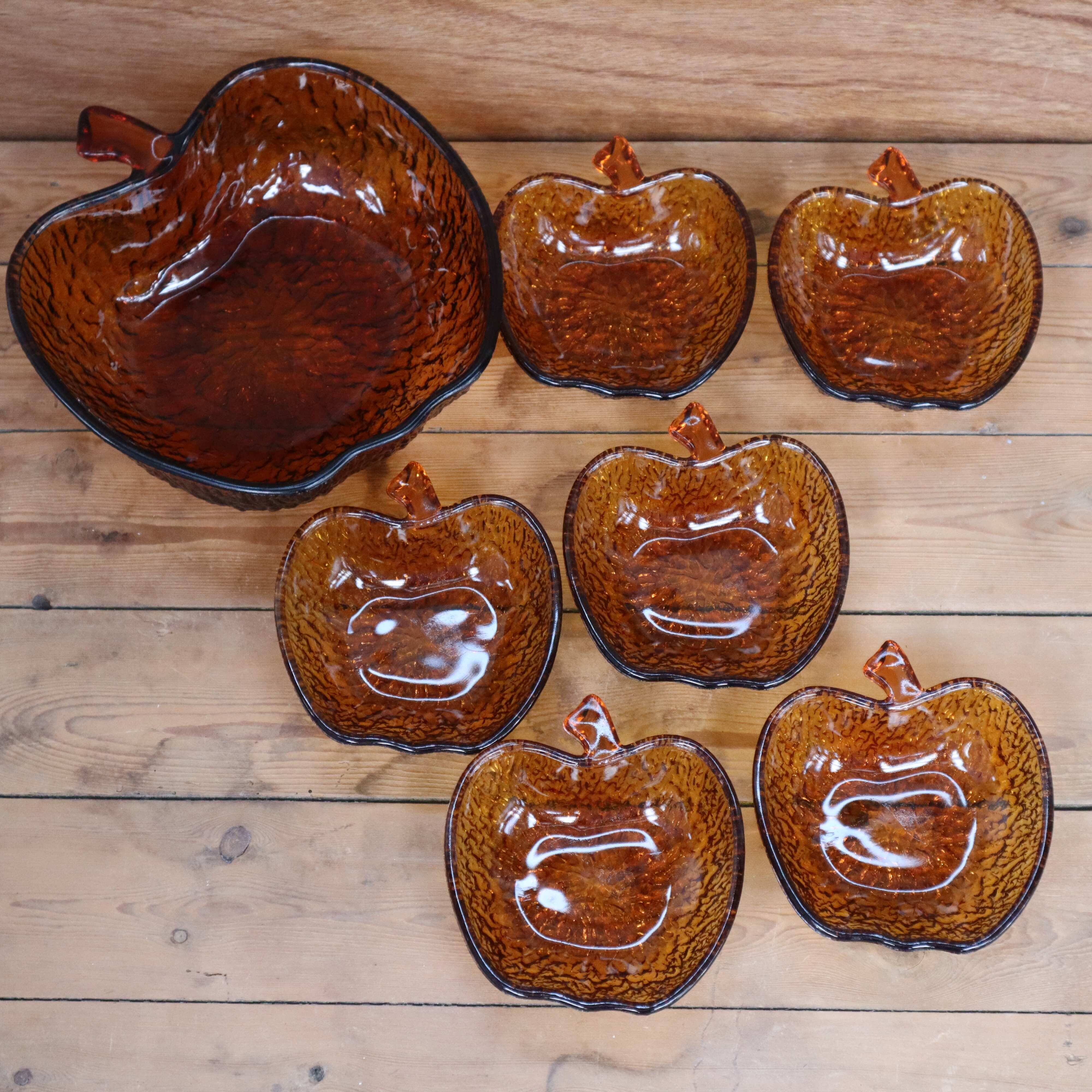 Fruit bowl and its 6 amber bowls from the 70s