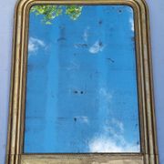 Large gilded Louis-Philippe antique mirror from the 19th century with original glass, measuring 129 x 10 cm.