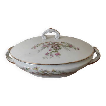 Antique oval vegetable soup tureen with a capacity of 600 ml.