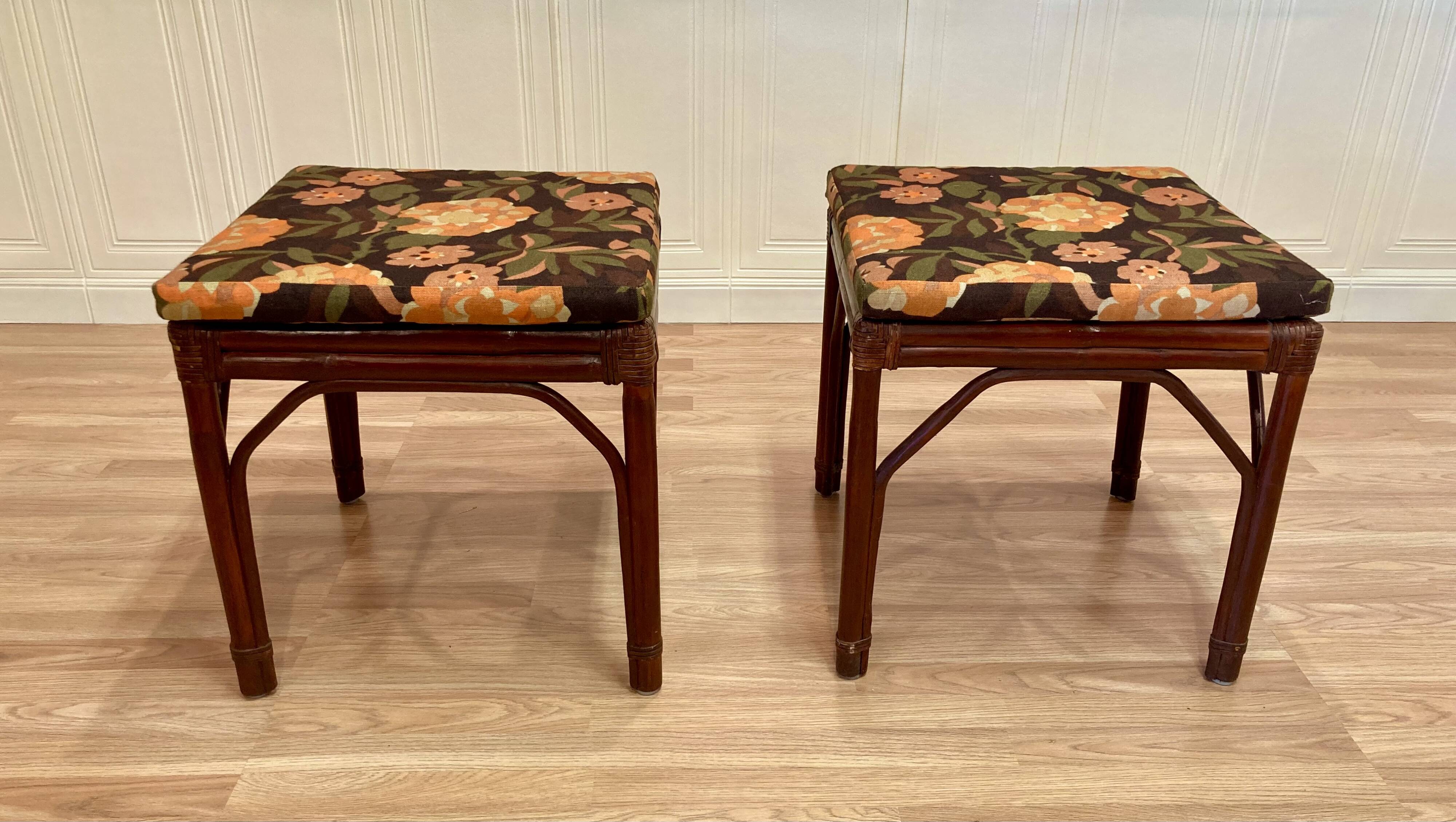BANC OU DUO DE TABOURETS ROTIN 1950.