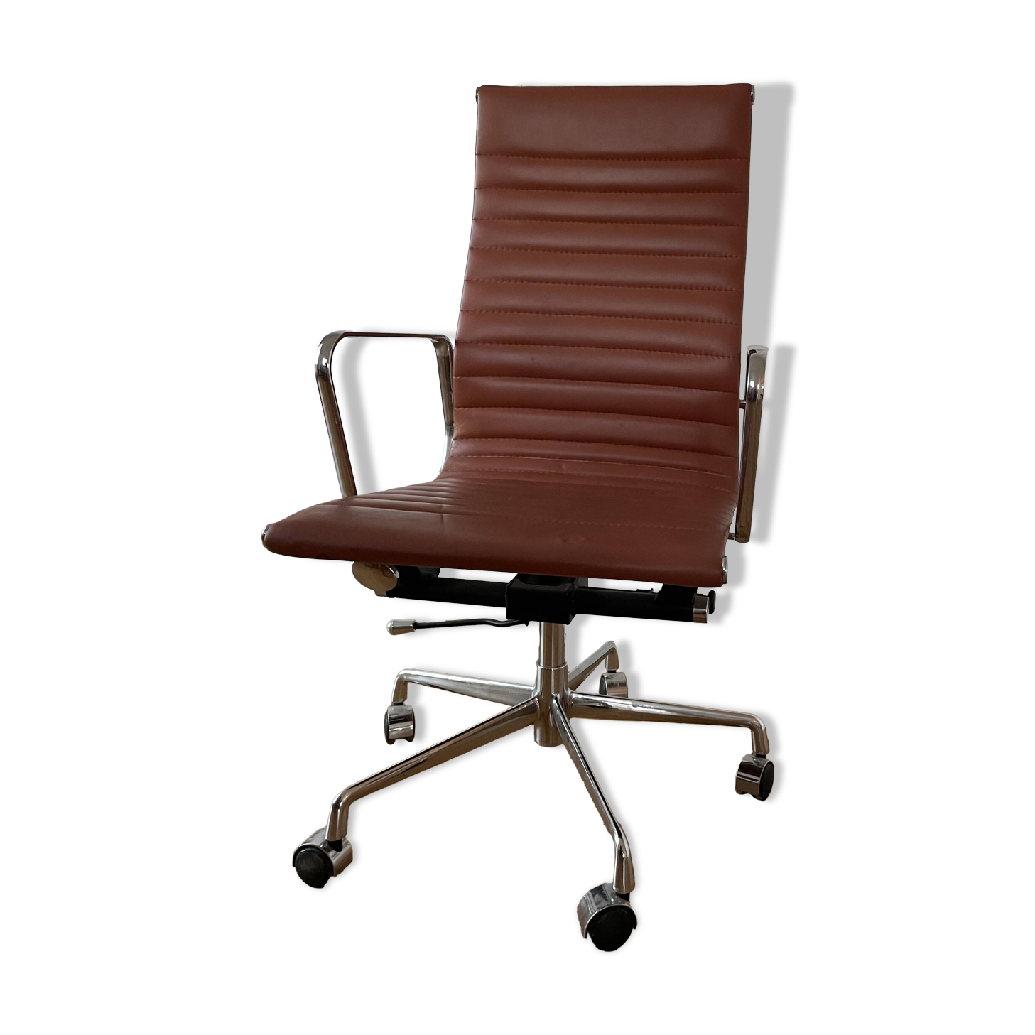 Eames style office chair with wheels