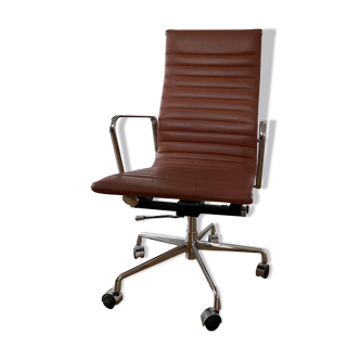 Eames style office chair with wheels