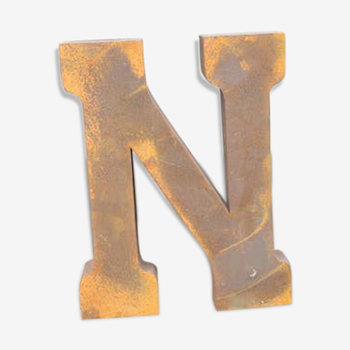 Lettre industrielle "n" en fer