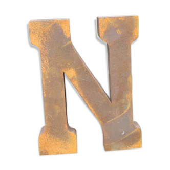 Lettre industrielle "n" en fer