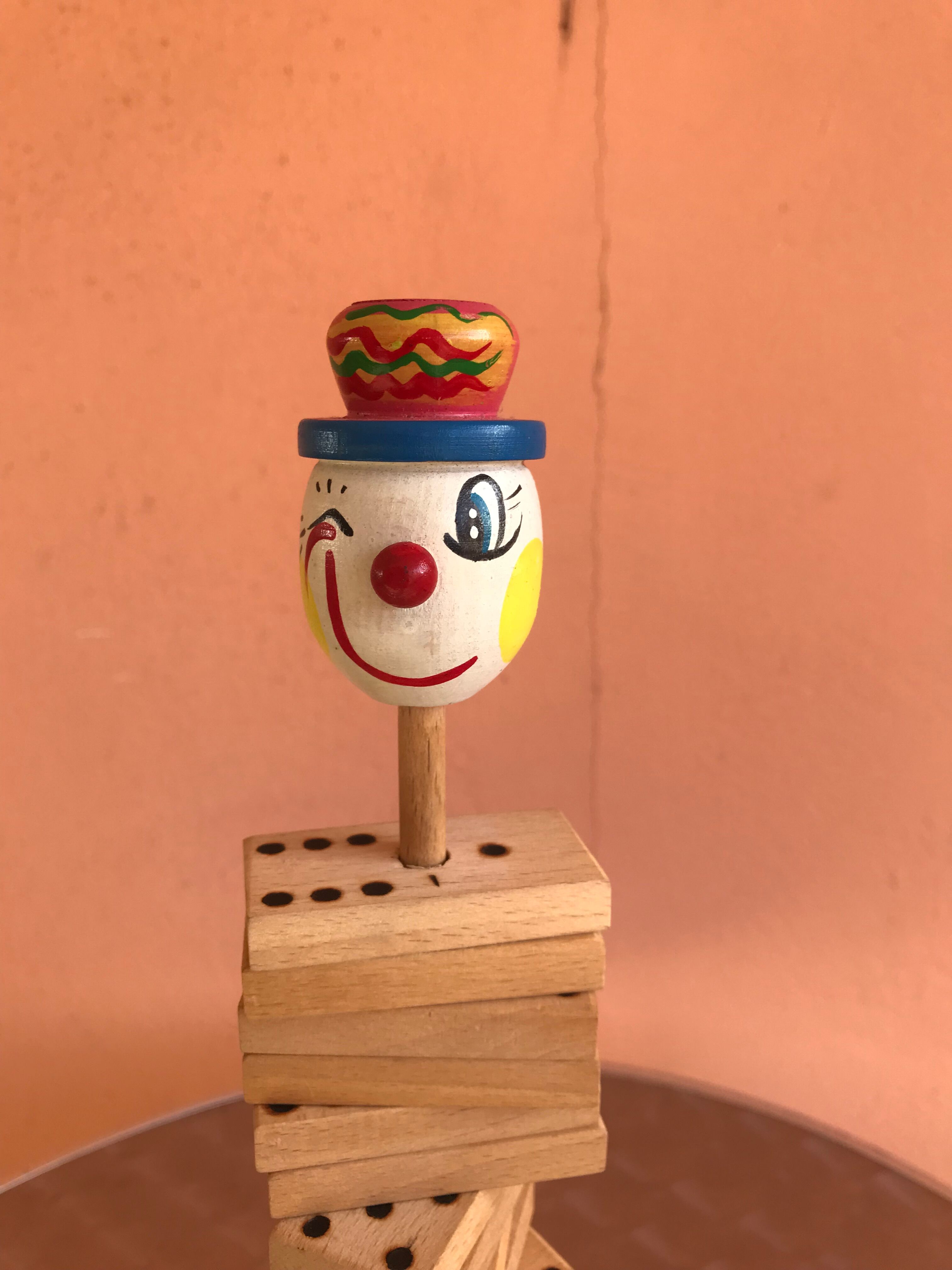 Jouet ancien jeu de dominos en bois avec personnage de clown