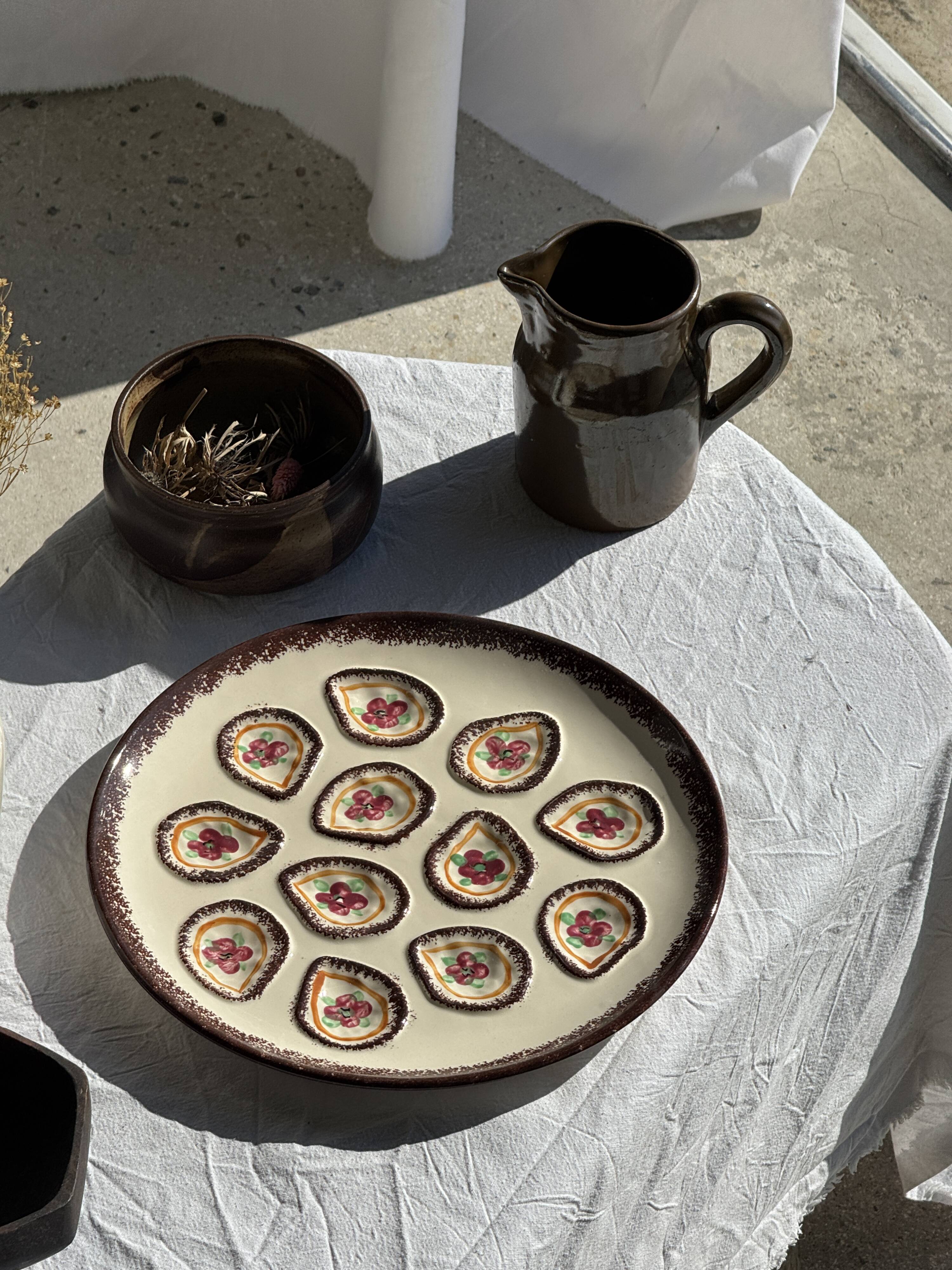 Large circular platter with compartments for shellfish, molluscs, and oysters.