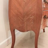 Commode style Louis XV à deux tiroirs avec tablier en marbre rose