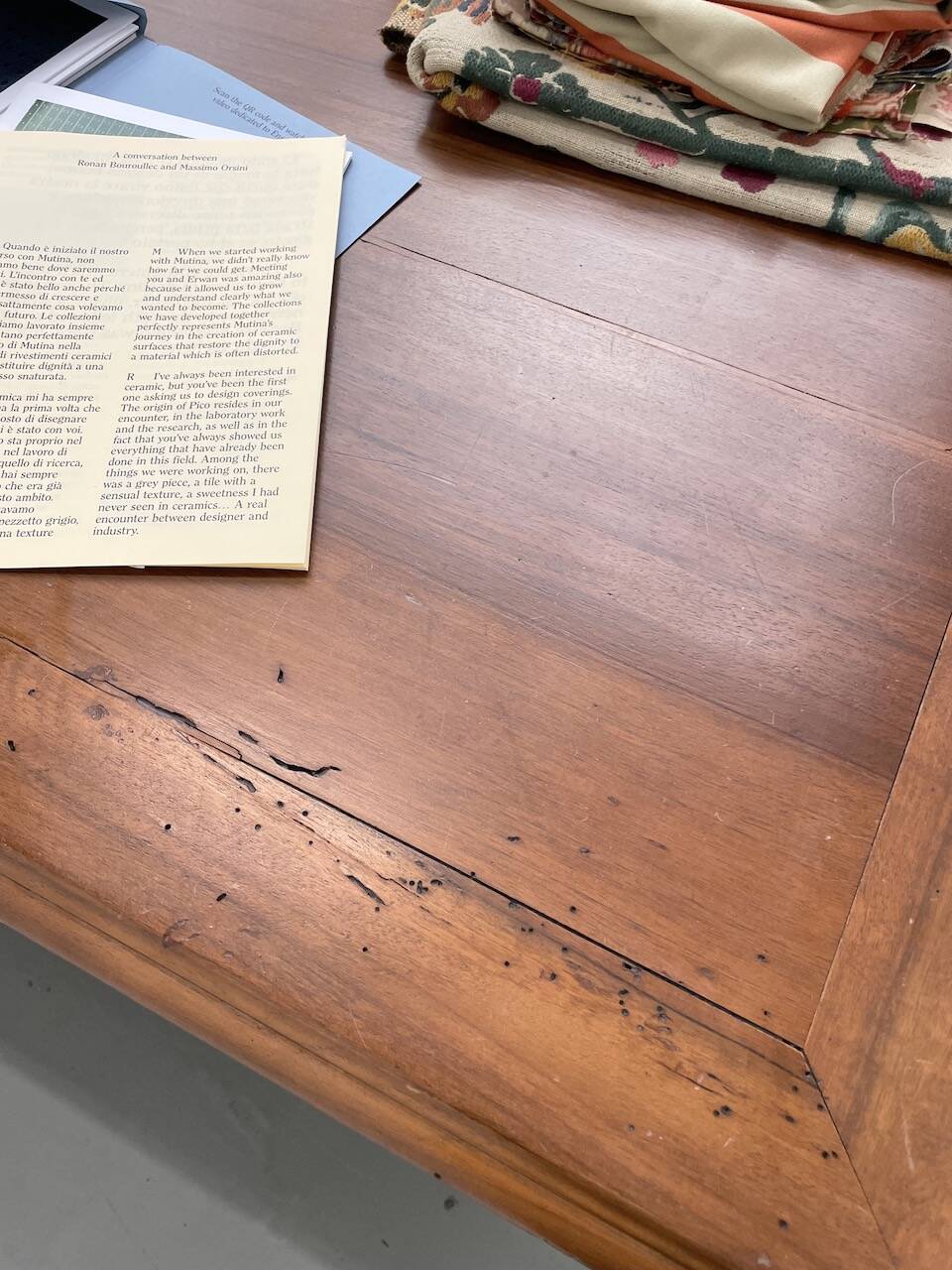 Comptoir ou bureau en noyer années 50