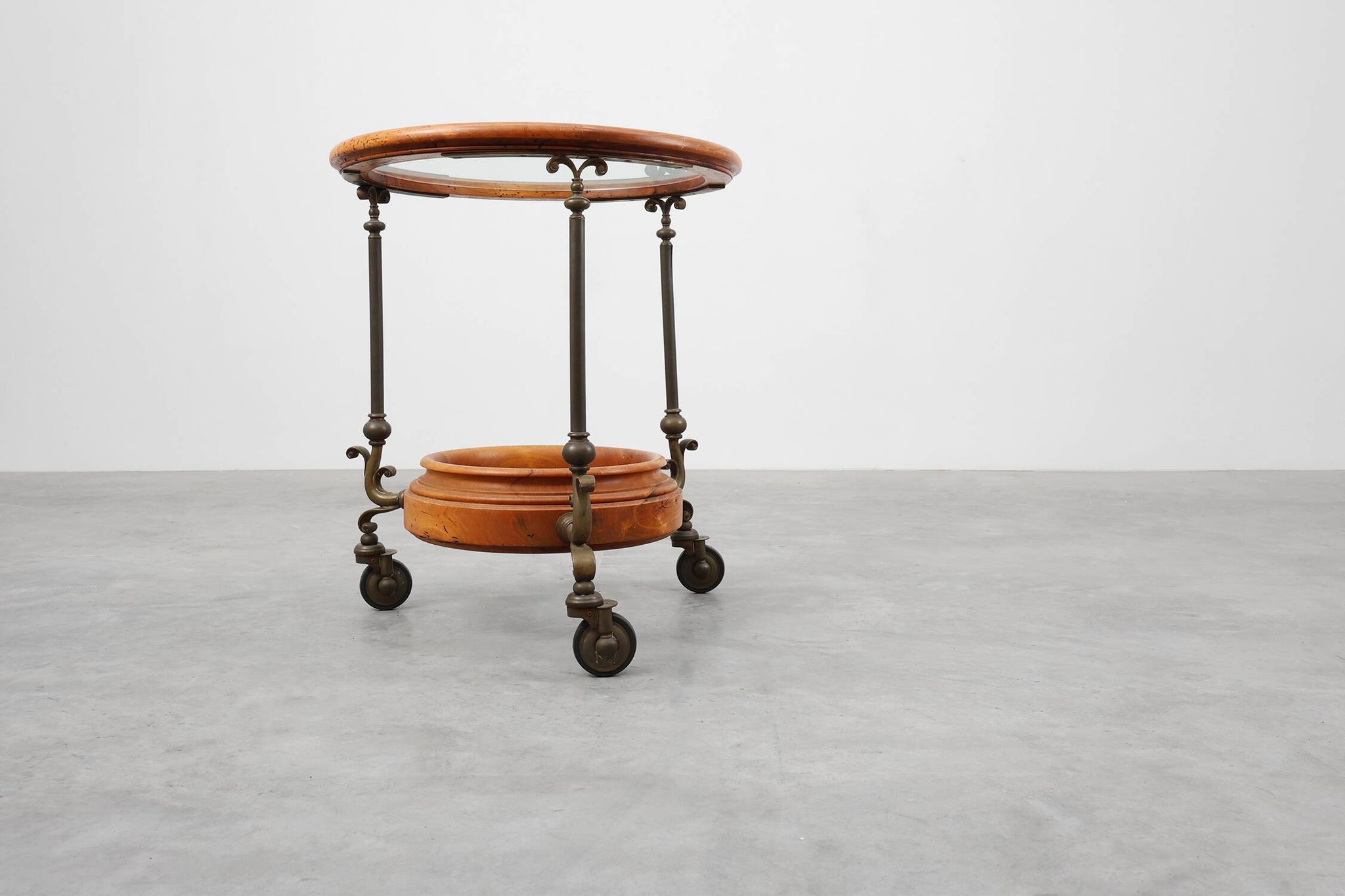 Chariot de service en cuivre, noyer et verre, France vers 1900