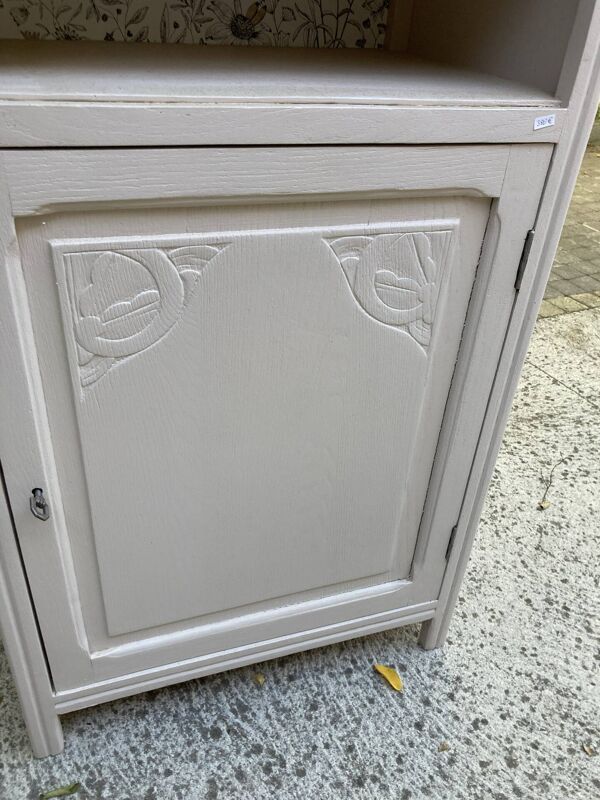 Joli buffet confiturier art déco ton beige délicat / et panier osier