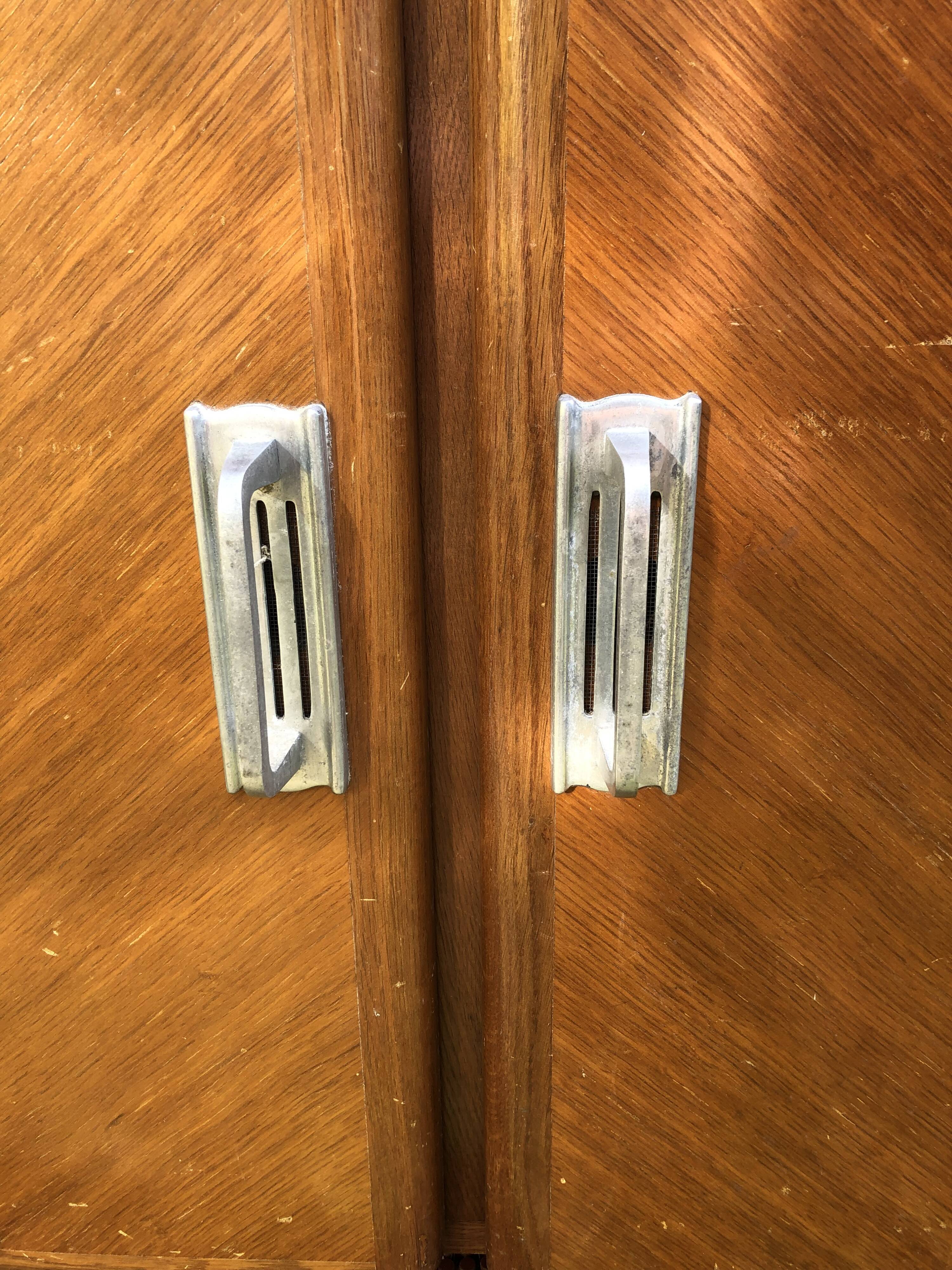 Buffet Mado vintage à 2 portes et 1 tirette en cp chêne.