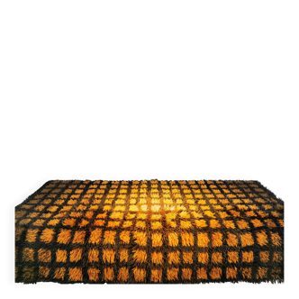 Rya wool rug, designed by the world-famous Verner Panton (1926-1998)
