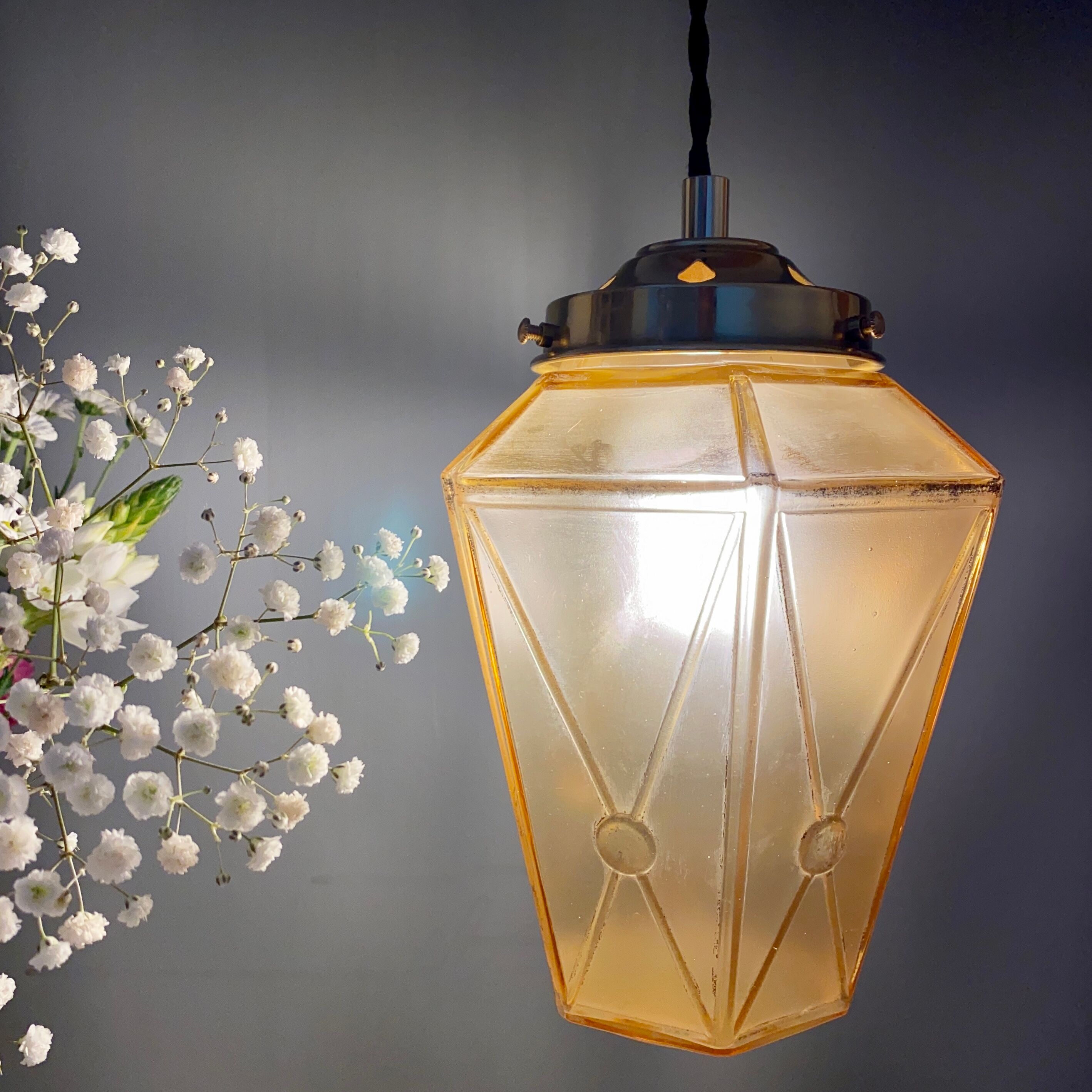 Suspension globe vintage art deco in yellow and gold glass