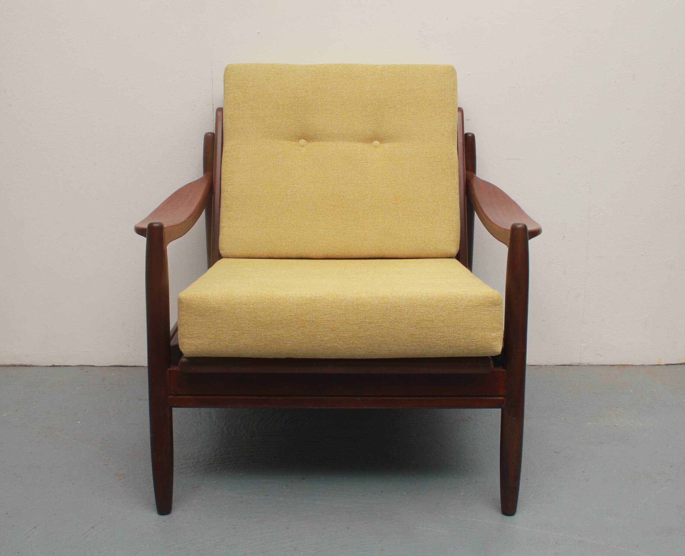 Fauteuil années 1960 jaune pâle, coussins neufs