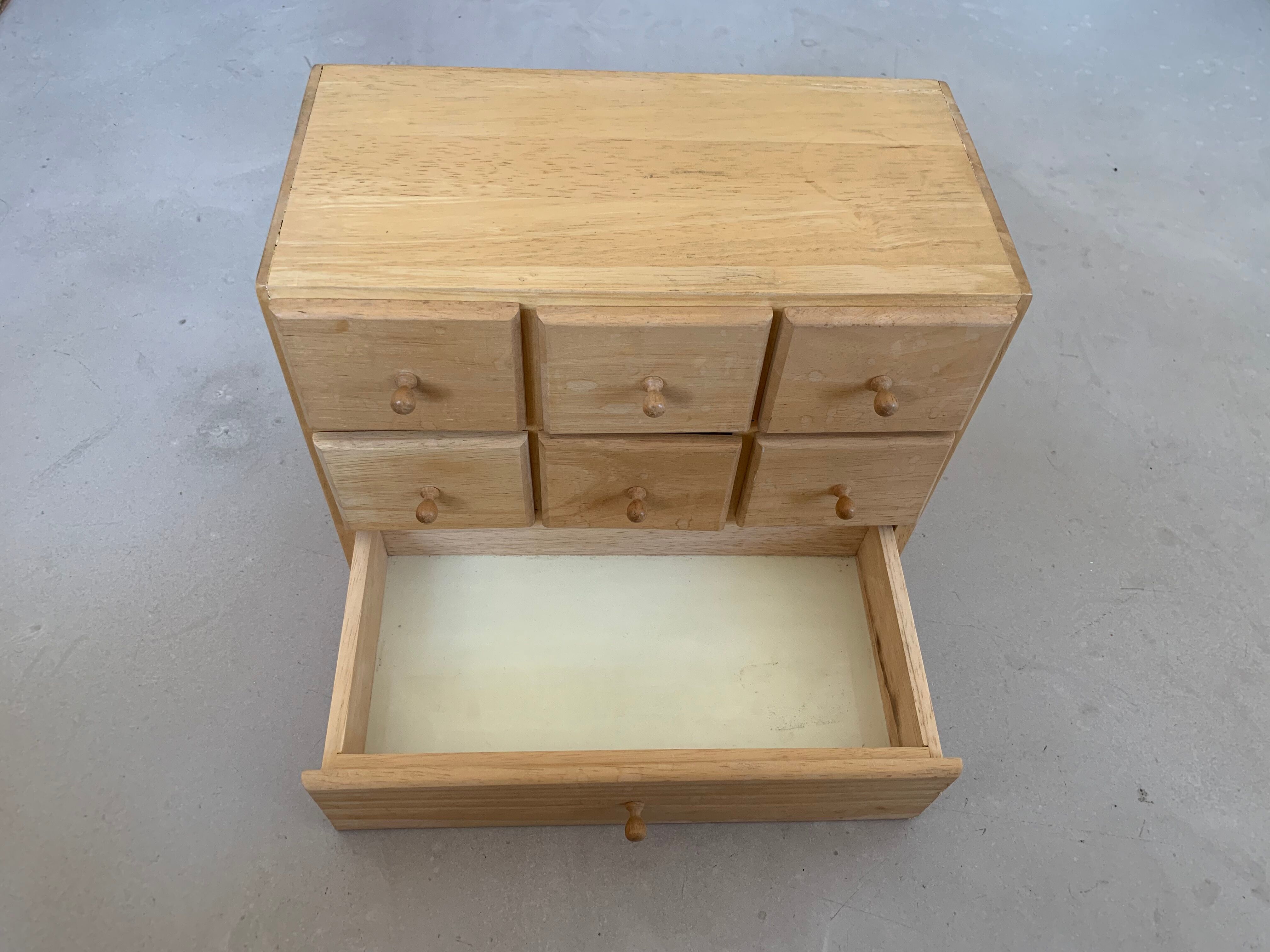 Vintage drawer cabinet