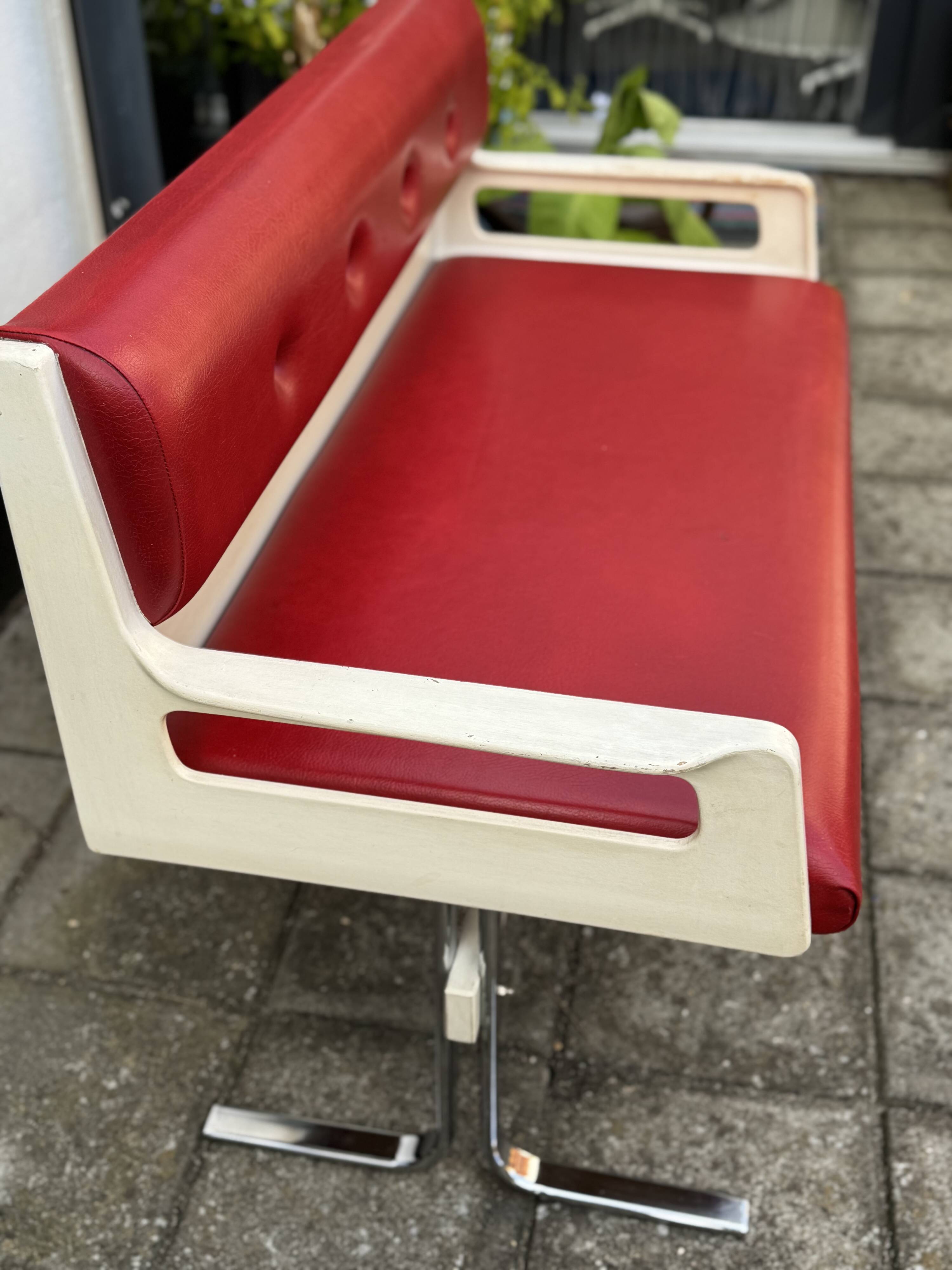 Space Age Bench by EKA Wohnmobel