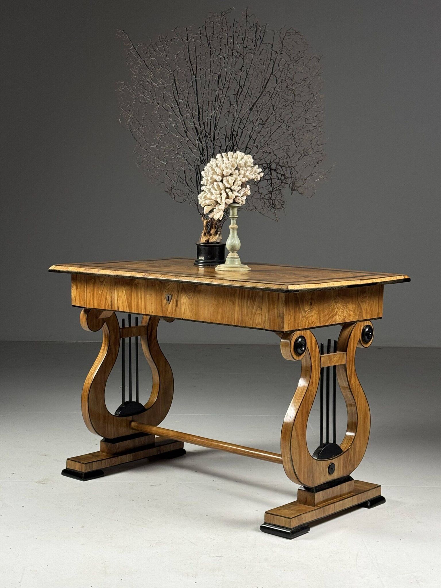 Bureau Biedermeier, table de centre