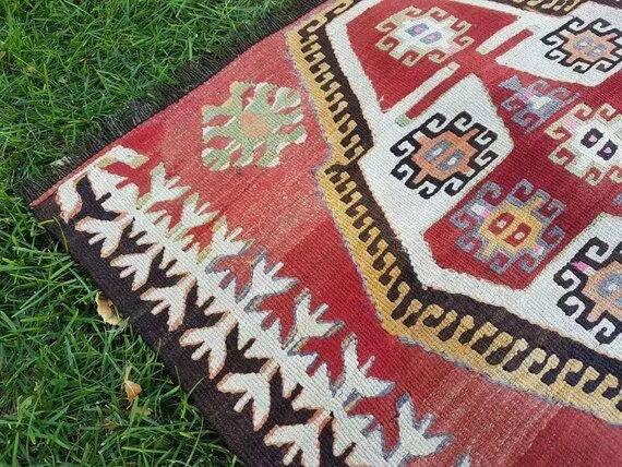 Vintage Turkish kilim, handwoven, 140x191 cm.