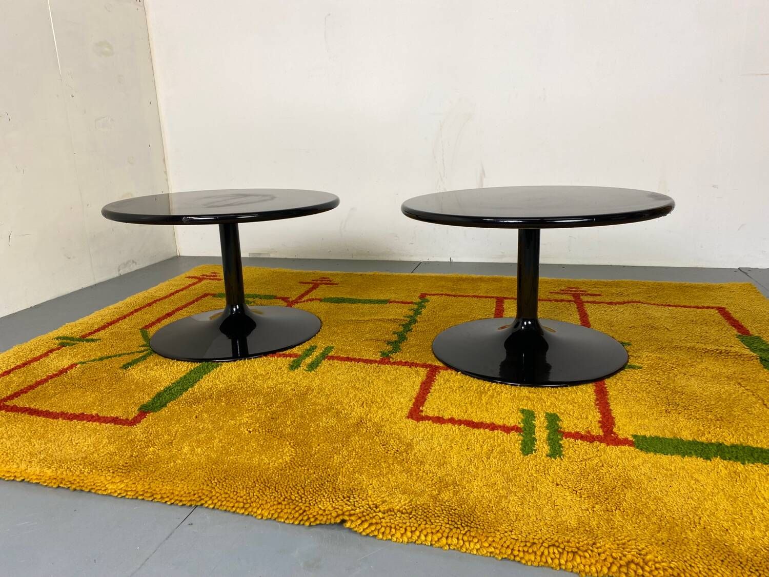 Table Basse d'Appoint Ronde Noire par Pierre Paulin pour Artifort, 1970s