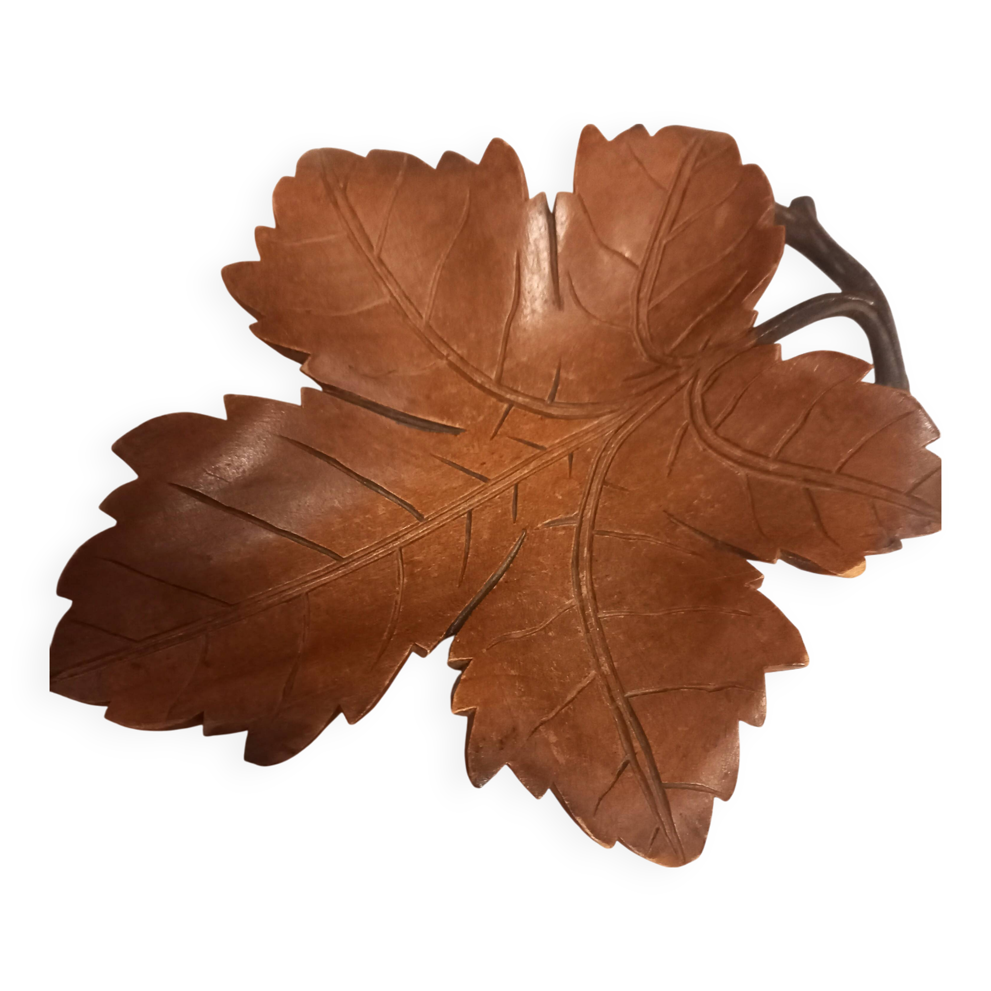 Empty pocket, wooden bowl, vine leaf, craft, vintage