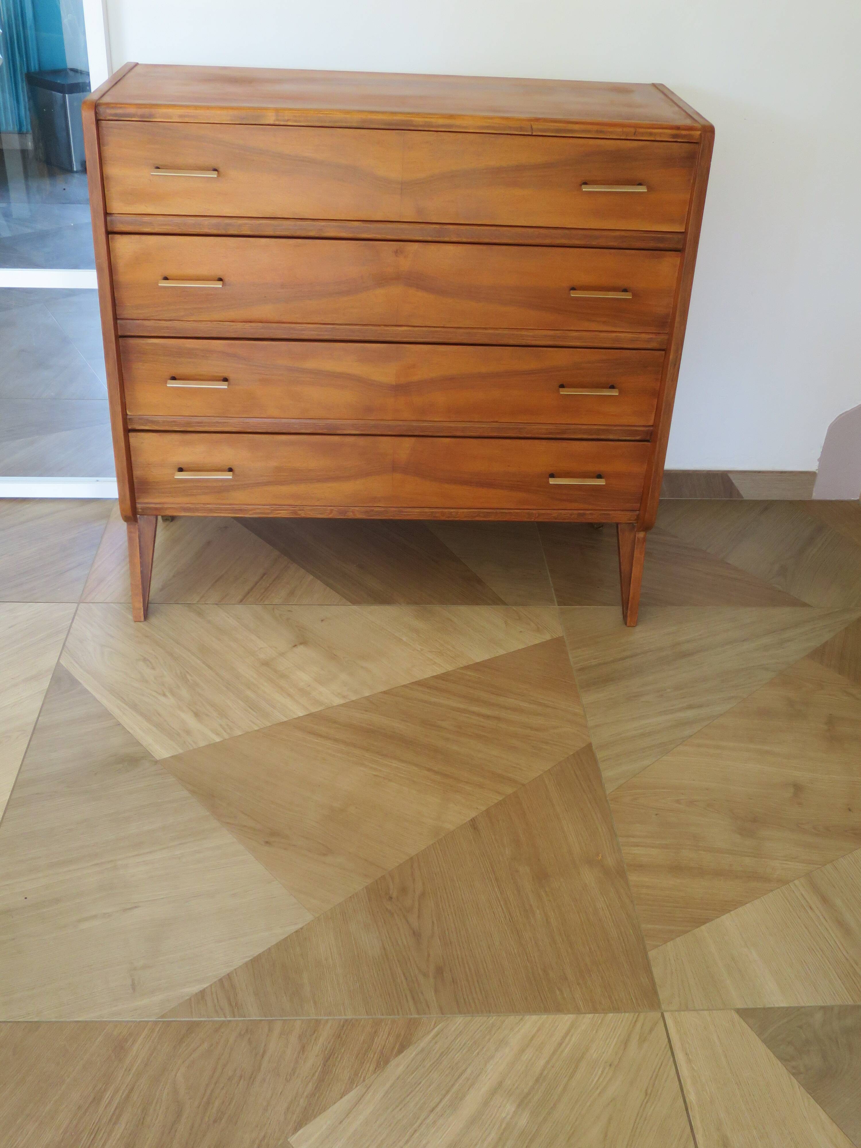 Cabinetmaker's chest of drawers - 4 drawers - golden oak - with oblique profile - compass feet - 1950