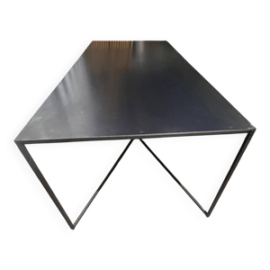 Table à manger en métal