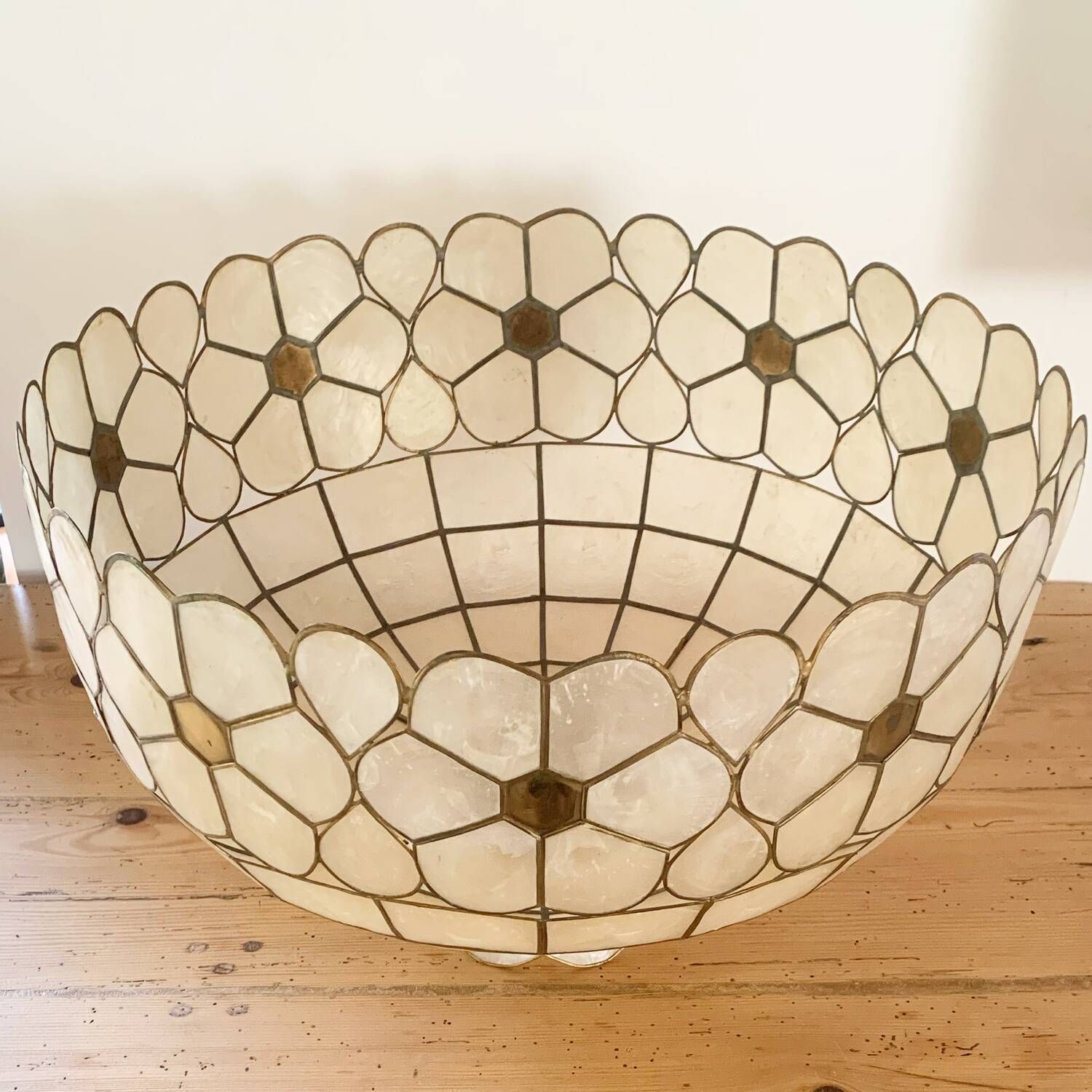 Vintage XXL pendant light in mother-of-pearl and brass