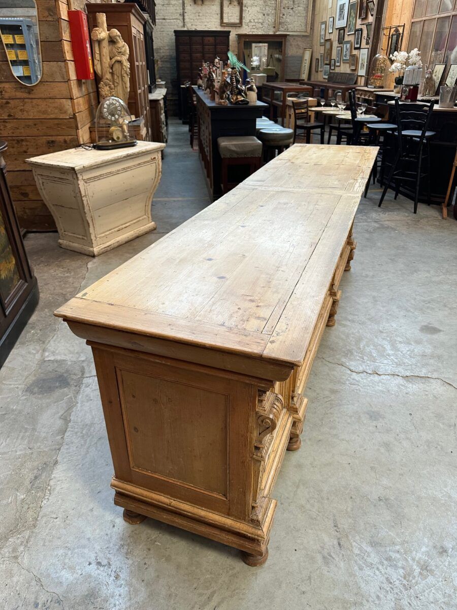 Old fir counter