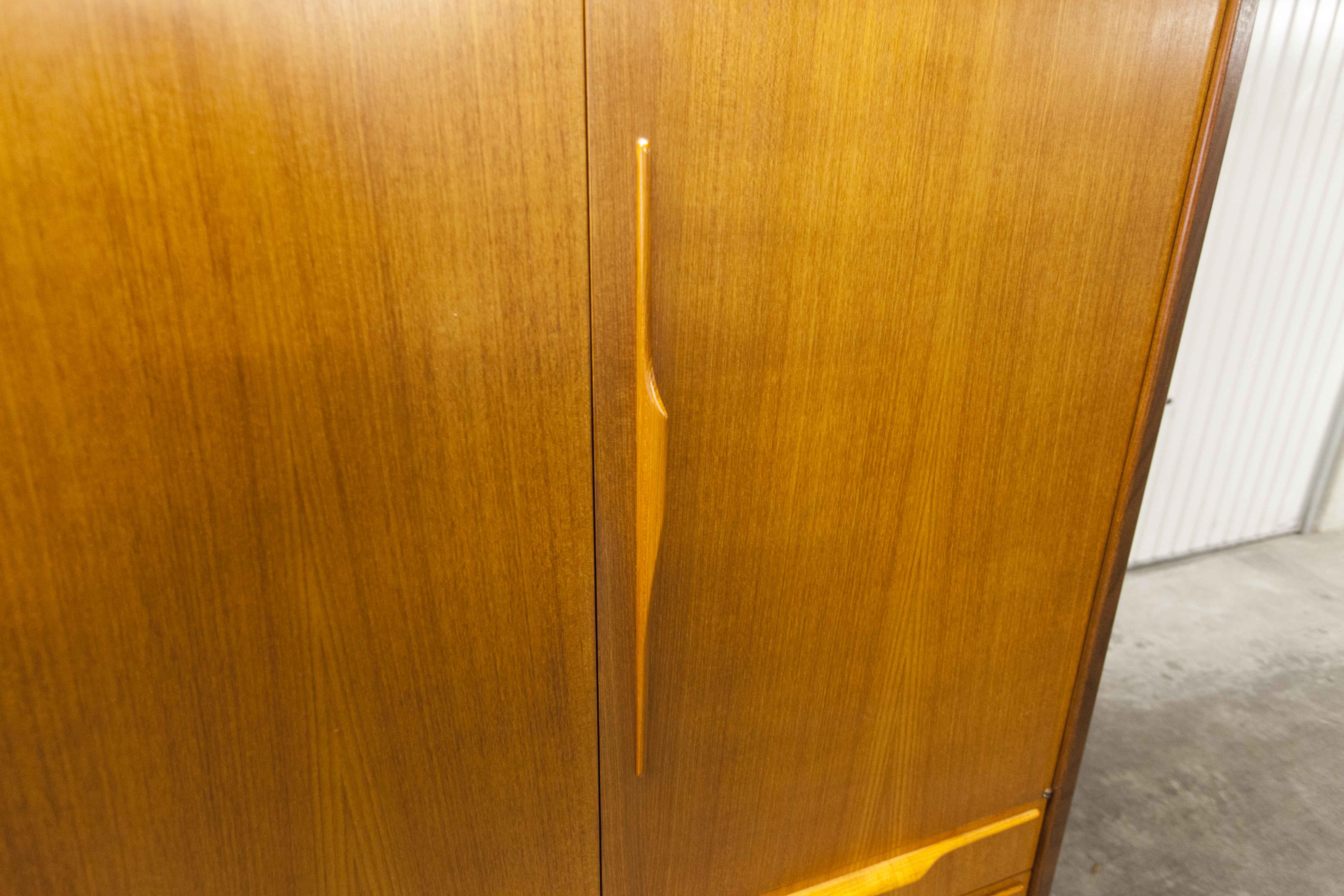 Armoire scandinave en teck 1969 NF Ameublement 202