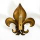 Une paire de grandes appliques murales en métal doré Fleur-de-Lis des années 1970 par Hans Kögl.