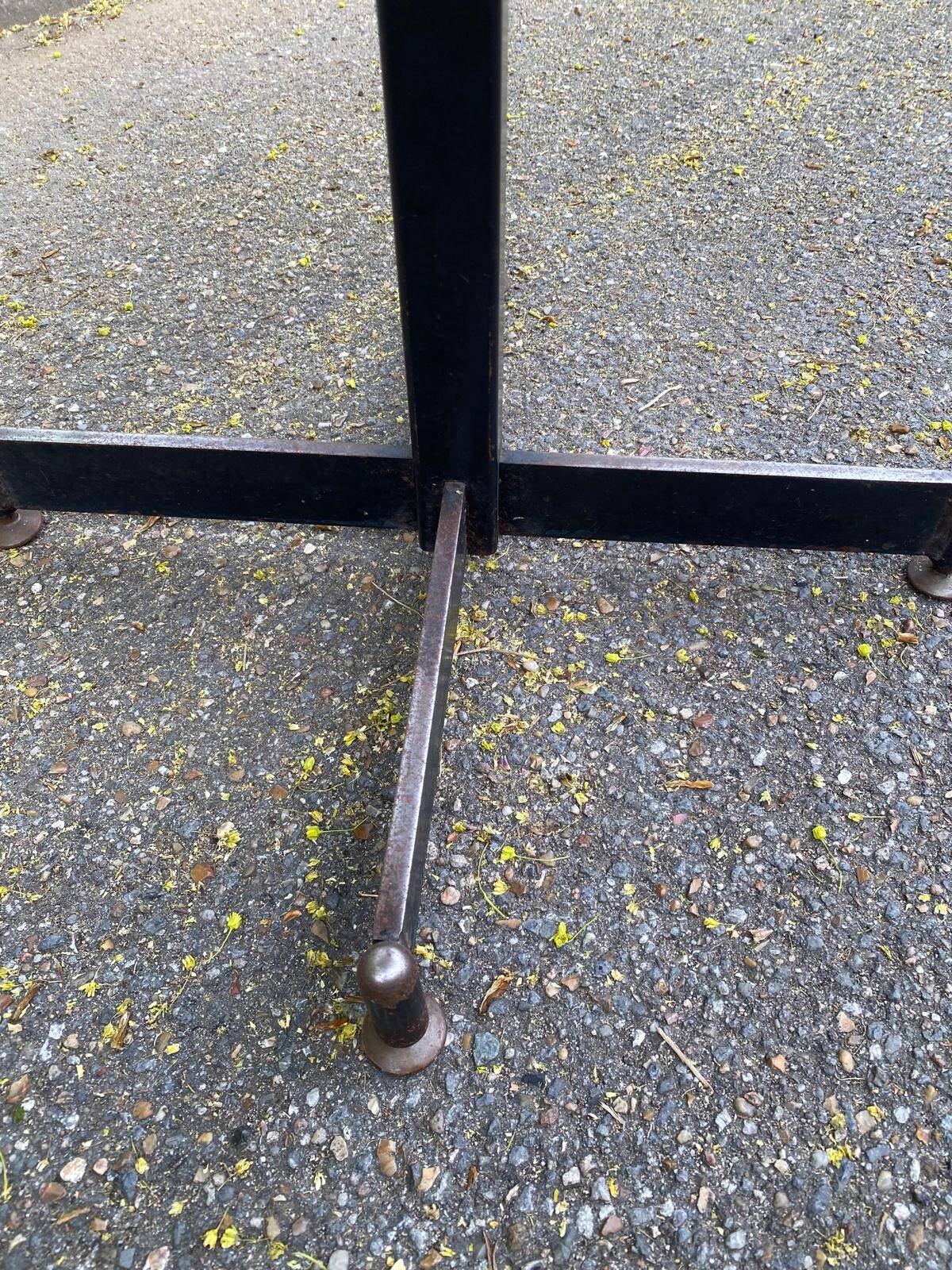 Square bistro table with a wooden central leg Werzalit Bordeaux - France