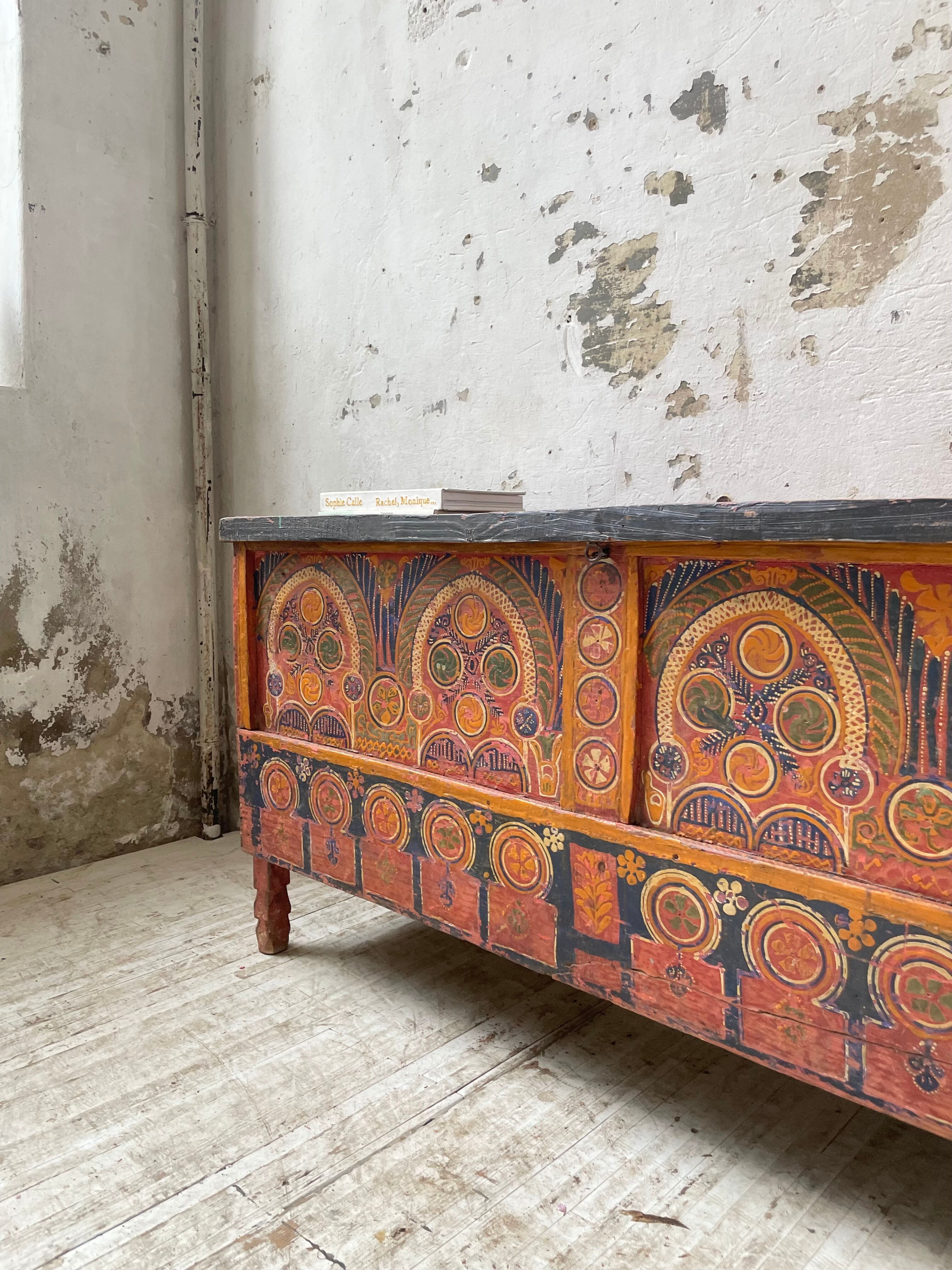 Coffre de mariage marocain polychrome années 50
